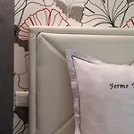 La Ferme Blanche, The Originals Relais Hotel Lompret
