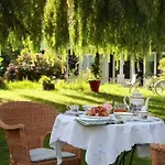 La Ferme Blanche, The Originals Relais Hotel Lompret