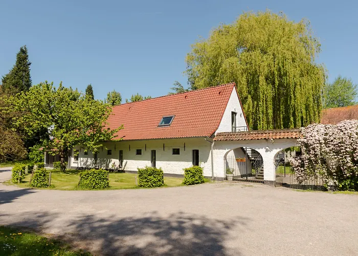 Hotel La Ferme Blanche, The Originals Relais Lompret