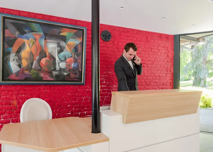 La Ferme Blanche, The Originals Relais Hotel Lompret