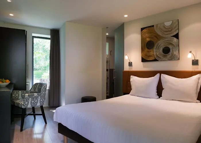 Hotel La Ferme Blanche, The Originals Relais Lompret